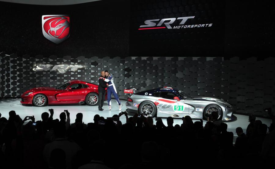  Dodge Viper SRT GTS 2012 года  (фото 8 из 60)